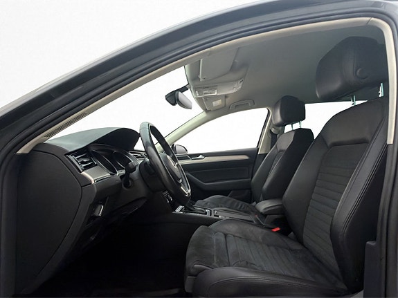 Volkswagen Passat 22 of 30