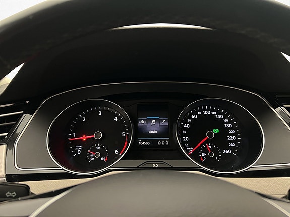 Volkswagen Passat Alltrack 23 of 30