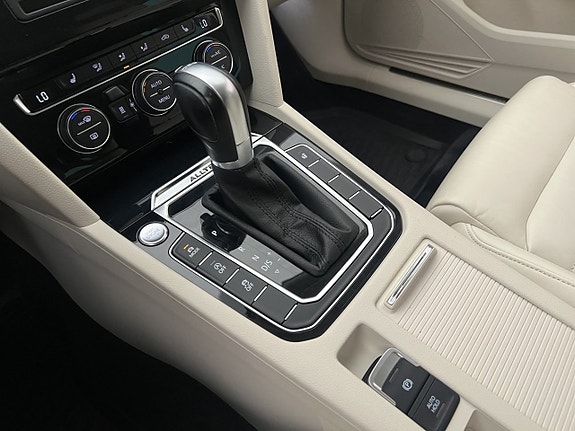 Volkswagen Passat Alltrack 28 of 30