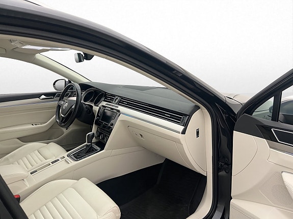 Volkswagen Passat Alltrack 15 of 30