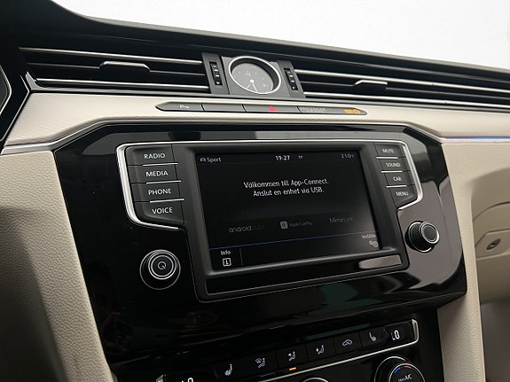 Volkswagen Passat Alltrack 24 of 30