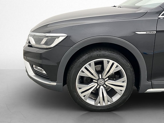 Volkswagen Passat Alltrack 10 of 30