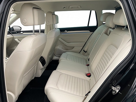 Volkswagen Passat Alltrack 18 of 30