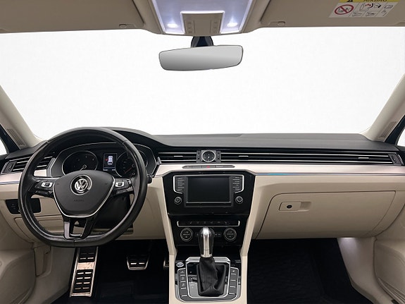 Volkswagen Passat Alltrack 19 of 30