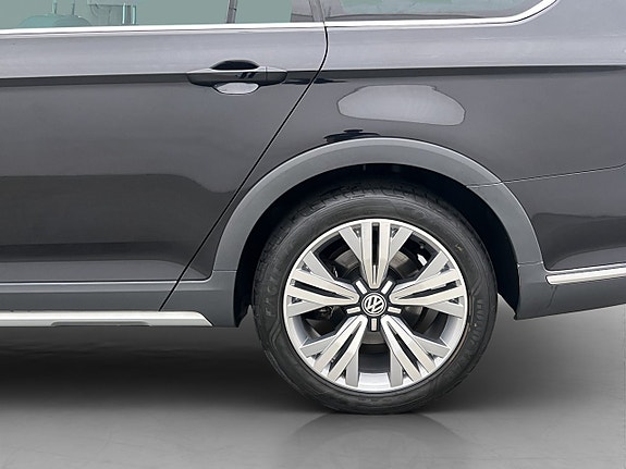 Volkswagen Passat Alltrack 11 of 30