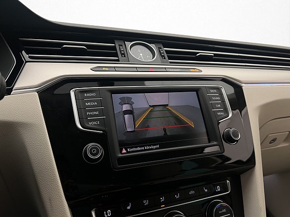 Volkswagen Passat Alltrack 26 of 30