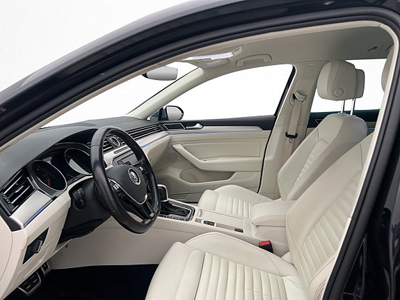 Volkswagen Passat Alltrack 22 of 30