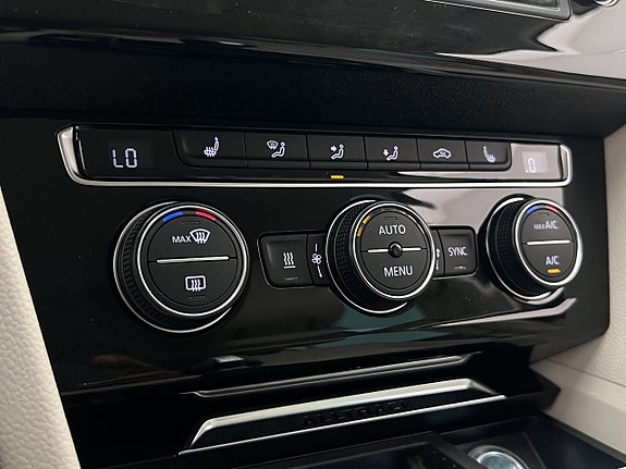 Volkswagen Passat Alltrack 27 of 30