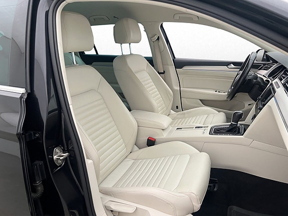Volkswagen Passat Alltrack 14 of 30