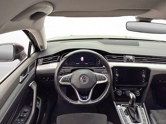 Volkswagen Passat 22 of 30