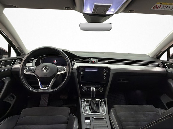 Volkswagen Passat 21 of 30