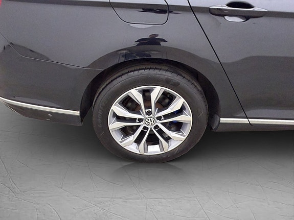 Volkswagen Passat 12 of 30