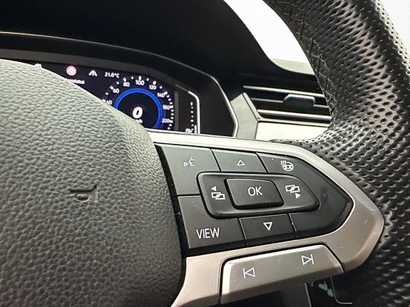 Volkswagen Passat 30 of 30