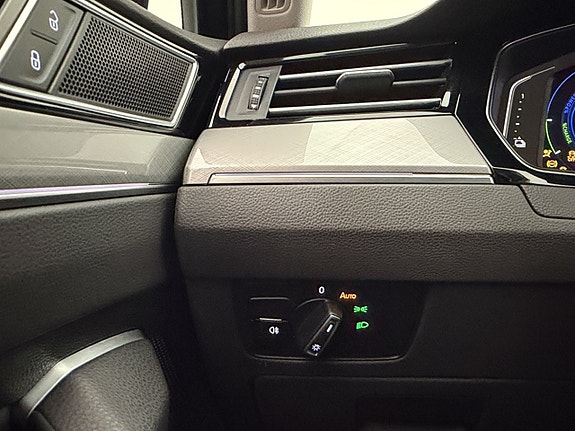 Volkswagen Passat 26 of 30