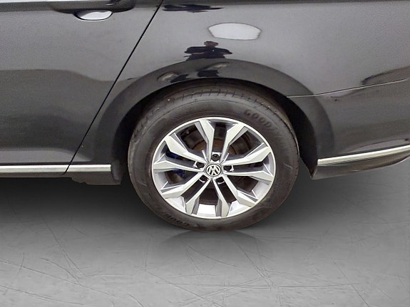 Volkswagen Passat 11 of 30