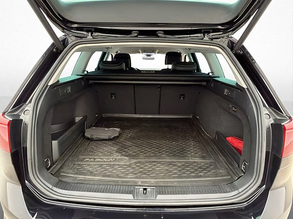 Volkswagen Passat 17 of 30