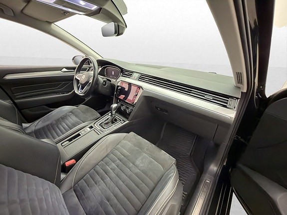 Volkswagen Passat 14 of 30