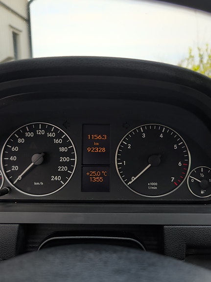 Mercedes-Benz A160 3 of 5