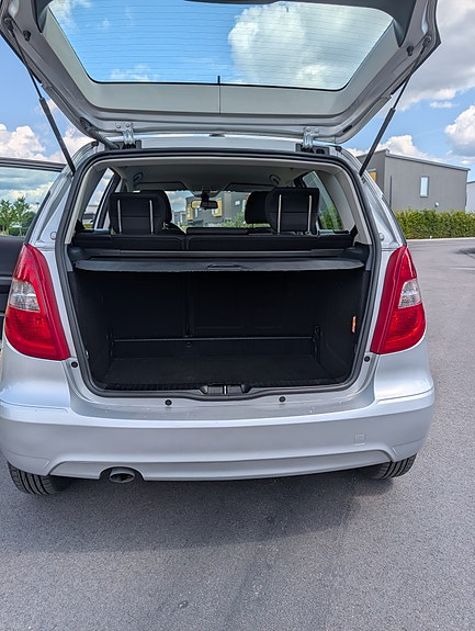Mercedes-Benz A160 2 of 5