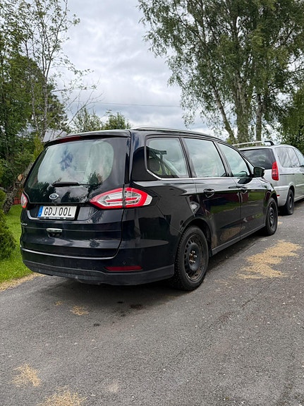 Ford Galaxy 2 of 3