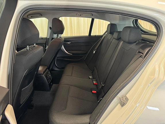 BMW 118i 23 of 27
