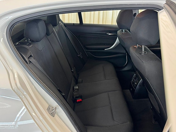 BMW 118i 22 of 27