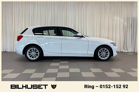 BMW 118i 2 of 5