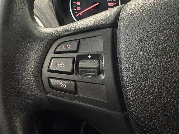 BMW 118i 25 of 27
