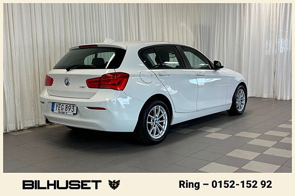 BMW 118i 3 of 5