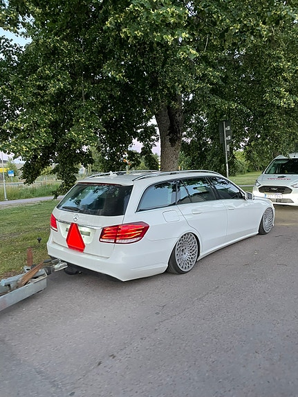 Mercedes-Benz E220 3 of 14