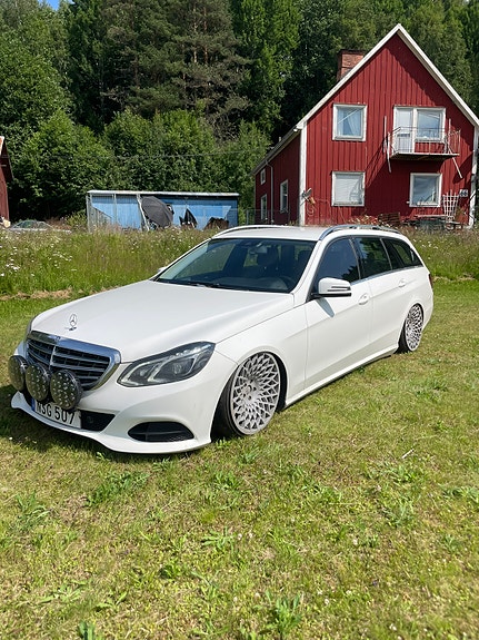 Mercedes-Benz E220 5 of 14