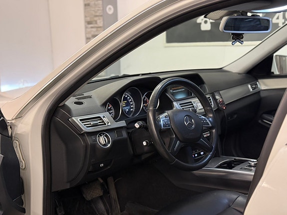 Mercedes-Benz E220 10 of 14