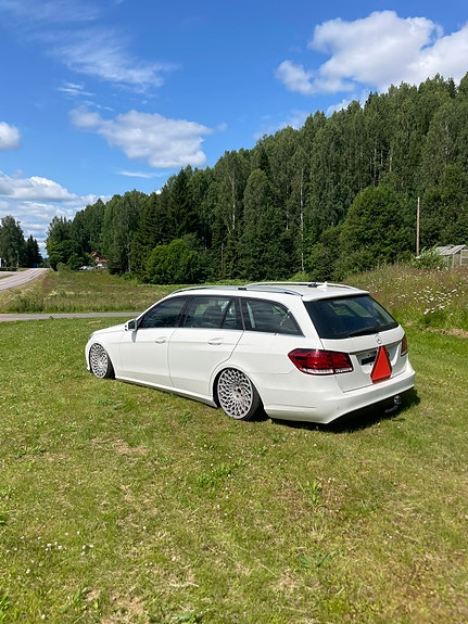 Mercedes-Benz E220 6 of 14