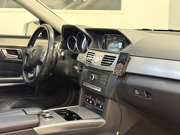 Mercedes-Benz E220 12 of 14