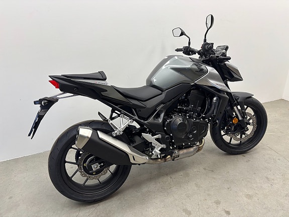Honda CB750 Hornet *Demo* Sommarkampanj 5 of 6