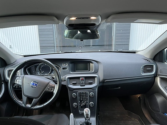 Volvo V40 6 of 9