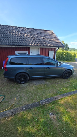 Volvo V70 2 of 2