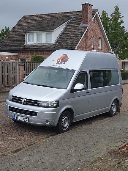 Volkswagen Caravelle 2 of 5