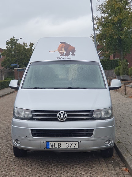 Volkswagen Caravelle 3 of 5