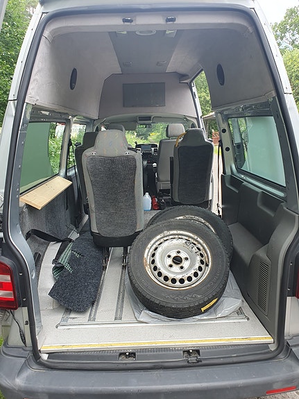 Volkswagen Caravelle 8 of 13