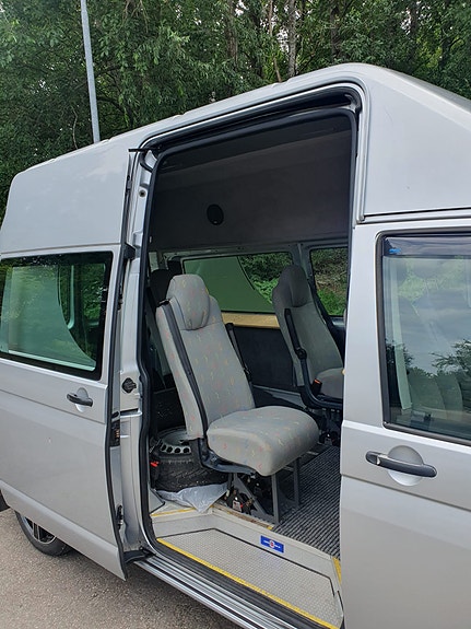 Volkswagen Caravelle 7 of 13