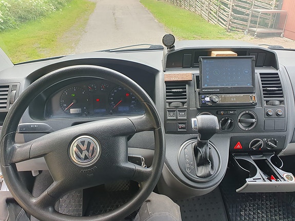 Volkswagen Caravelle 13 of 13