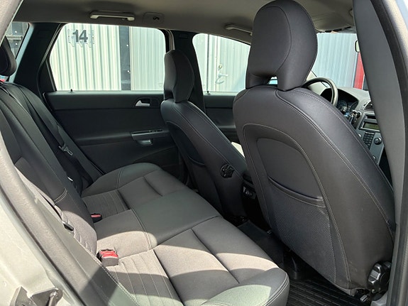 Volvo V50 4 of 16