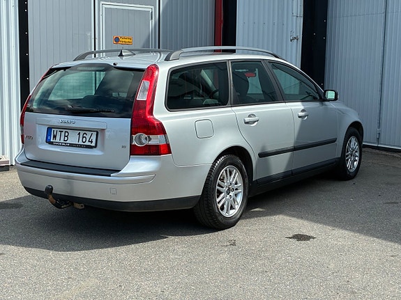 Volvo V50 2 of 16