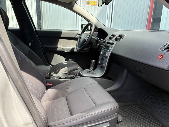 Volvo V50 3 of 16