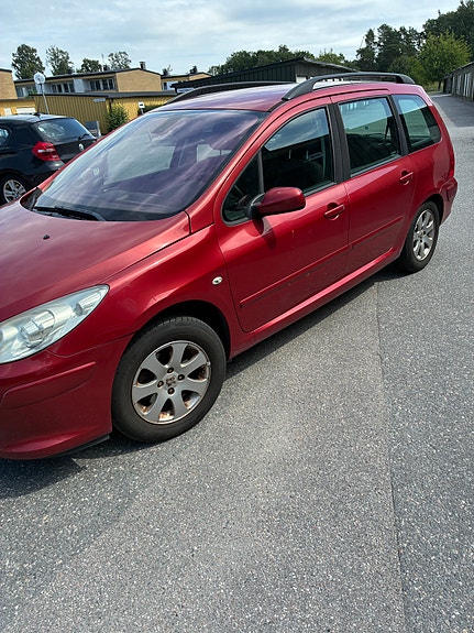 Peugeot 307 2 of 5
