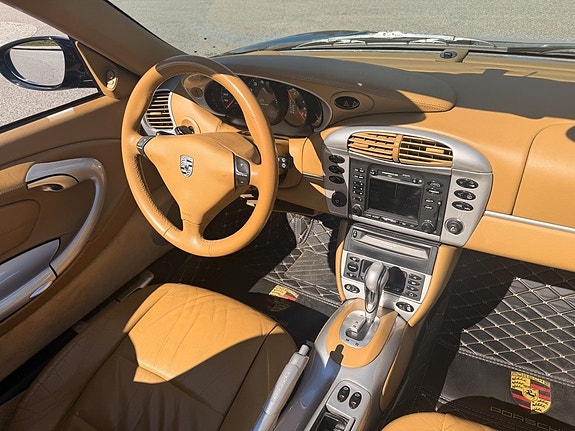 Porsche 911 Carrera 4 5 of 5