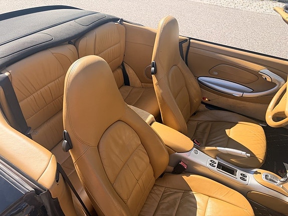 Porsche 911 Carrera 4 4 of 5