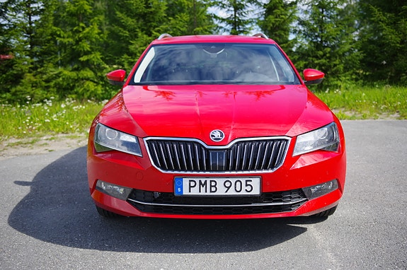 Skoda Superb 2 of 5