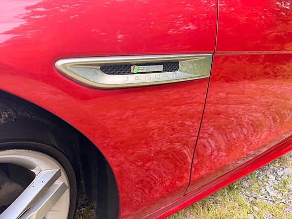 Jaguar XE 7 of 12